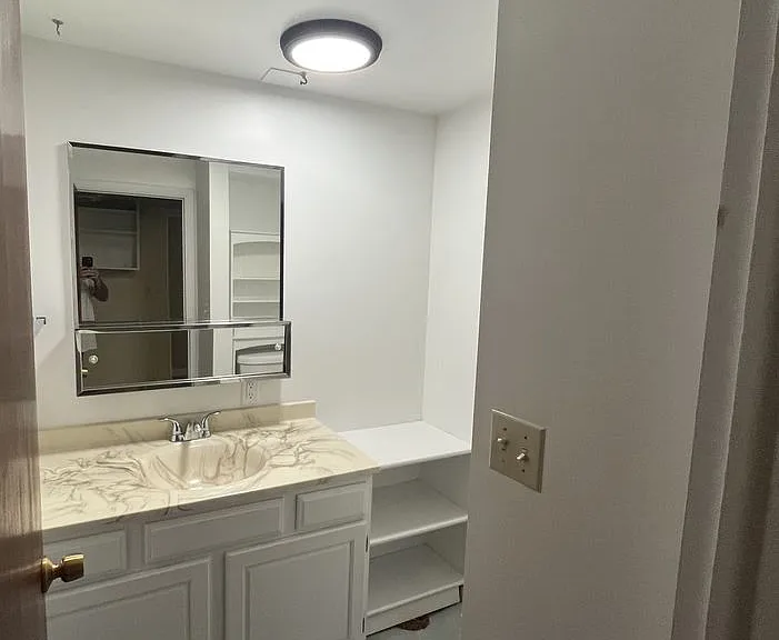 2911 Vermillion Dr — Photo 8