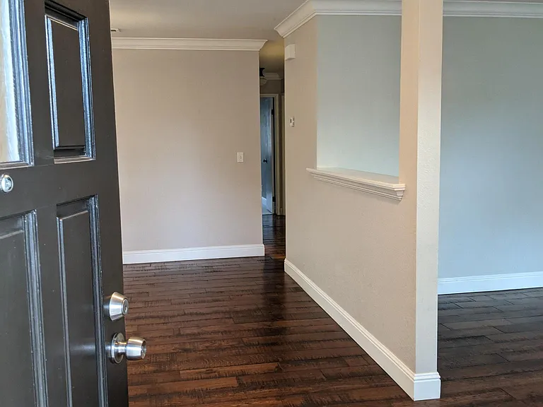 2416 Shoreline Dr — Photo 2