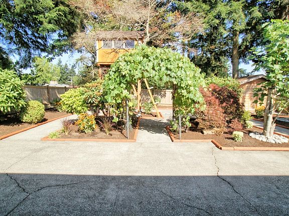 3rd image of 412 160th Ave SE
