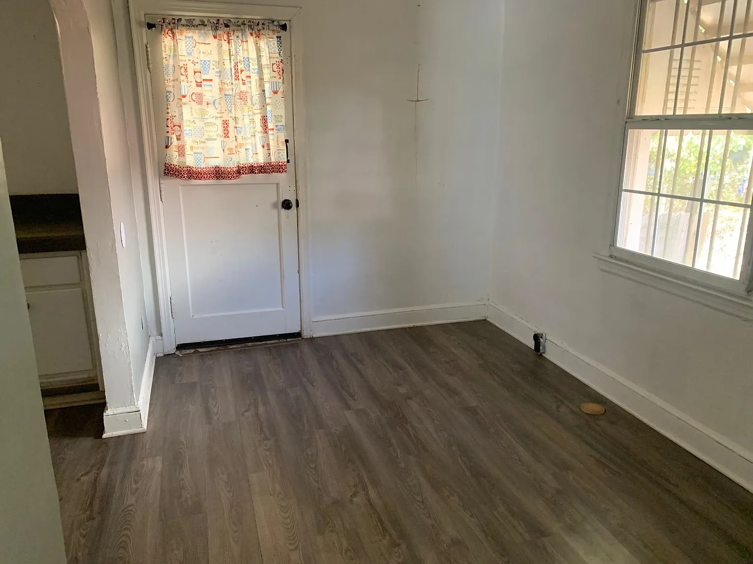 2 bed, 1.0 bath, 832 sqft, $900 — Photo 3