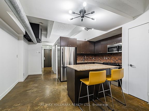 3rd image of 201 Carlaw Ave #L06