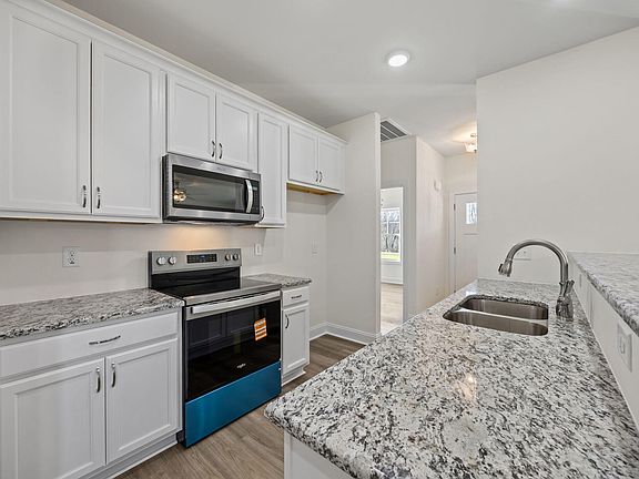 5th image of 61 Powell Farm Rd