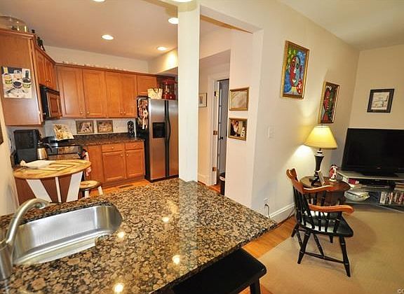 5th image of 2814 Kensington Ave #U4