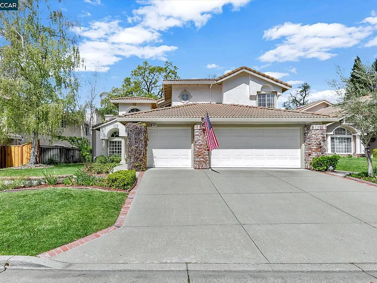 668 Sun Tree Ct — Photo 1