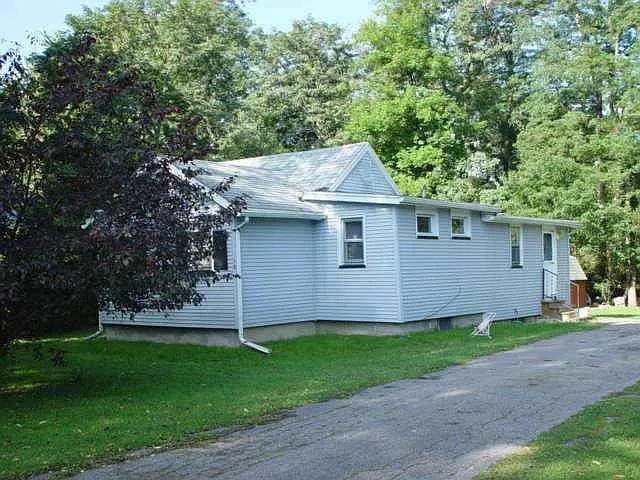 2 bed, 1.0 bath, 836 sqft, $1,520 — Photo 2