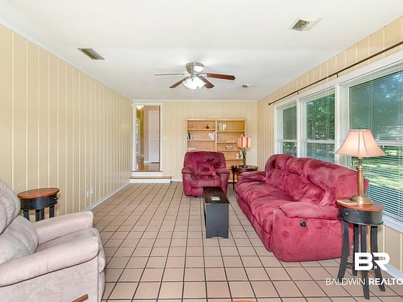 3rd image of 1556 Hillandale Dr