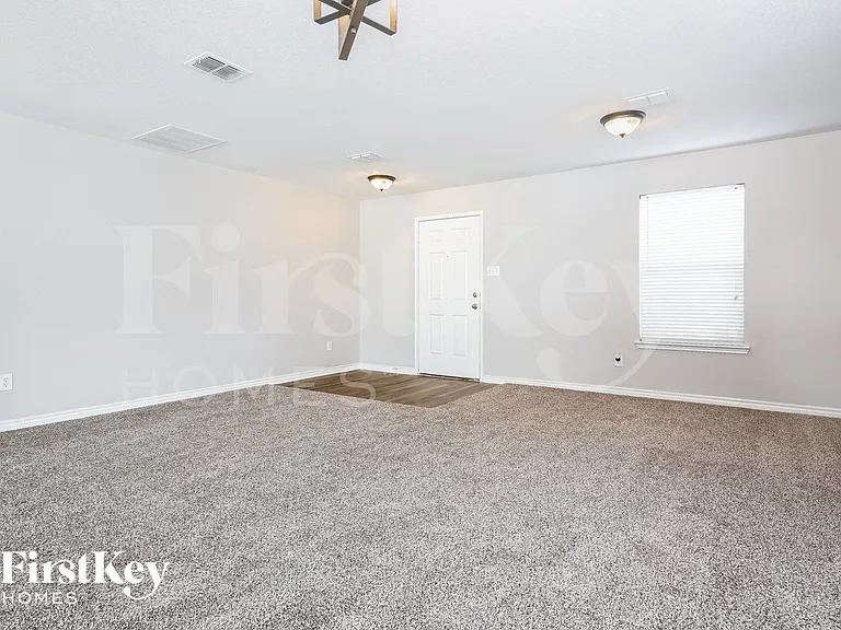 1343 Foster St — Photo 5