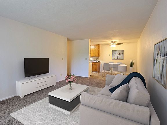 Fargo, ND Woodland Apartments | Living