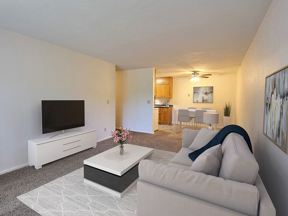Fargo, ND Woodland Apartments | Living