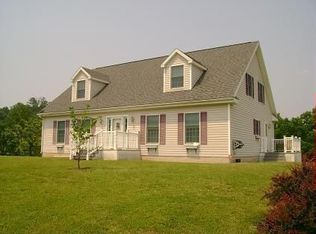 49 Cedar Ridge Rd, Berkeley Springs, WV 25411