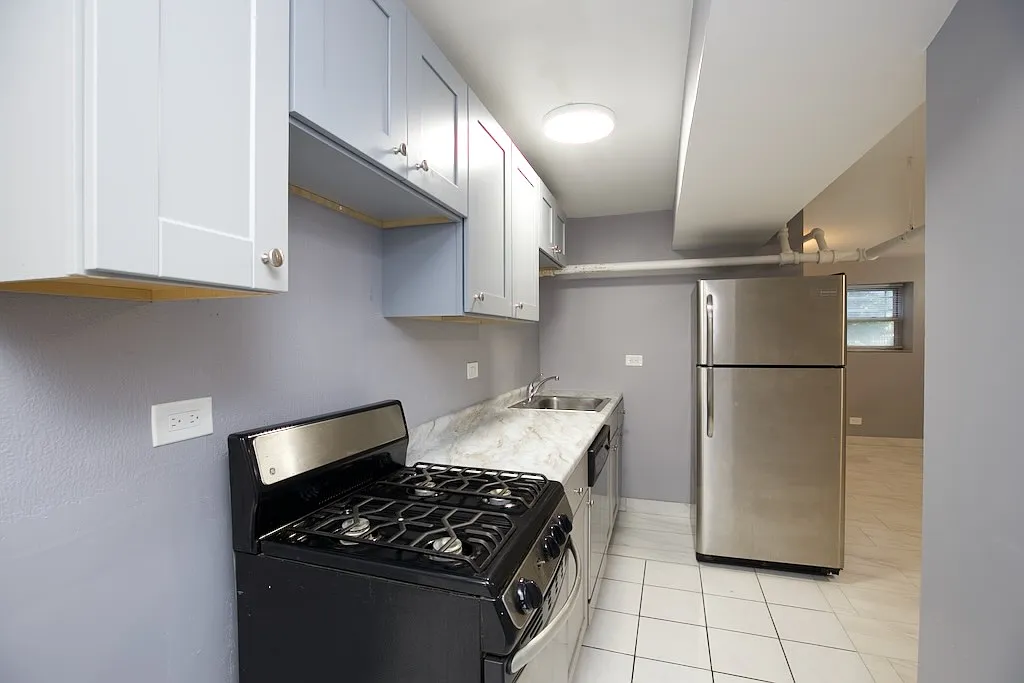 Appealing 1 Bed, 1 Bath at Racine + Montrose (Sheridan Park) — Photo 2