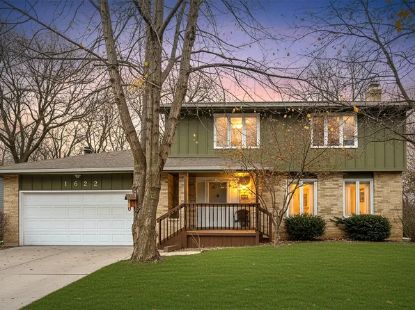 1622 NW 109th St, Clive, IA 50325