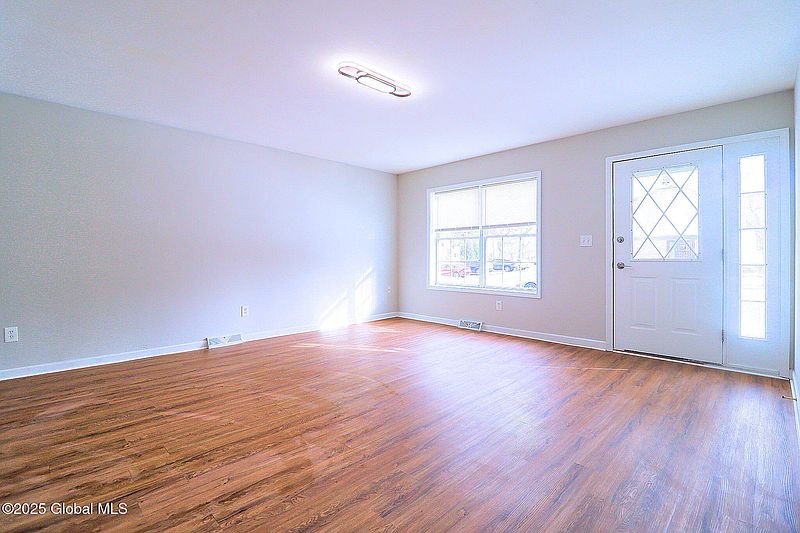 4th image of 242 Edward Street