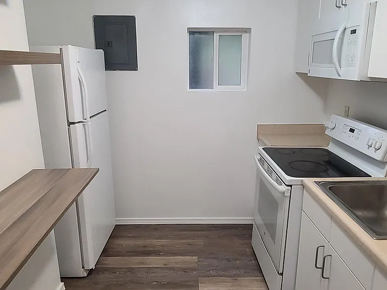 10502 Victory Ln NE #B — Photo 21