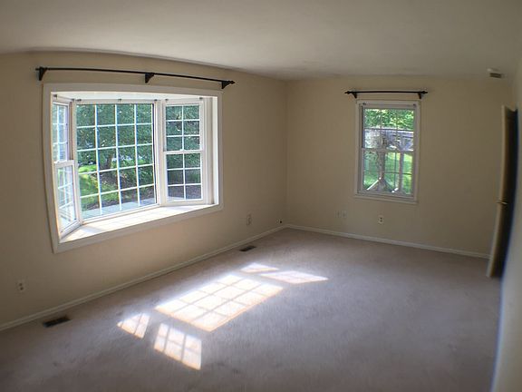 4th image of 3732 Vandalia Dr