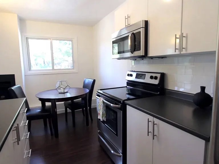 475 Lancaster St W #28 — Photo 2