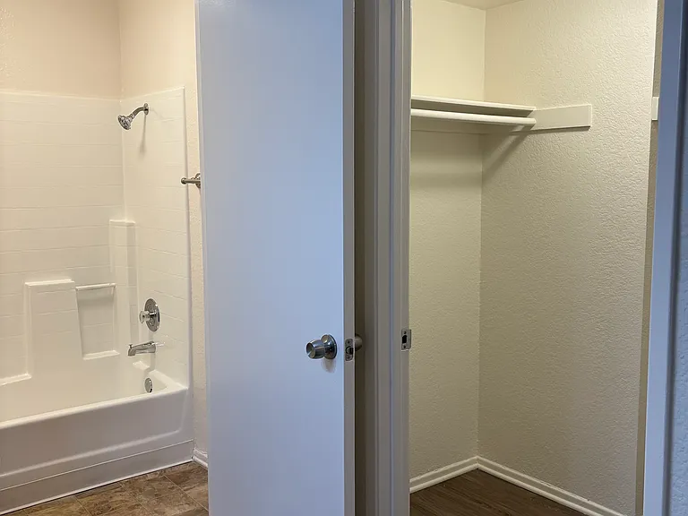 1321 Peckham St #8 — Photo 16