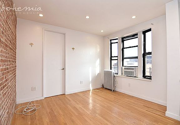 3rd image of 570 W 182nd St #4W