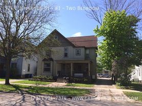 324 E Jefferson St