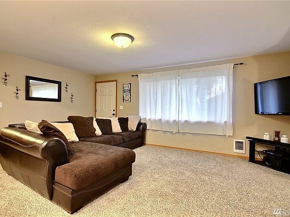 5th image of 9706 205th Avenue Ct E