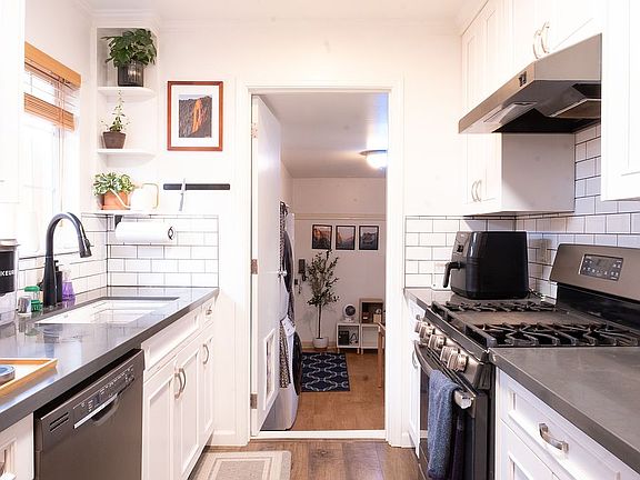 5th image of 614 Warrington Ave
