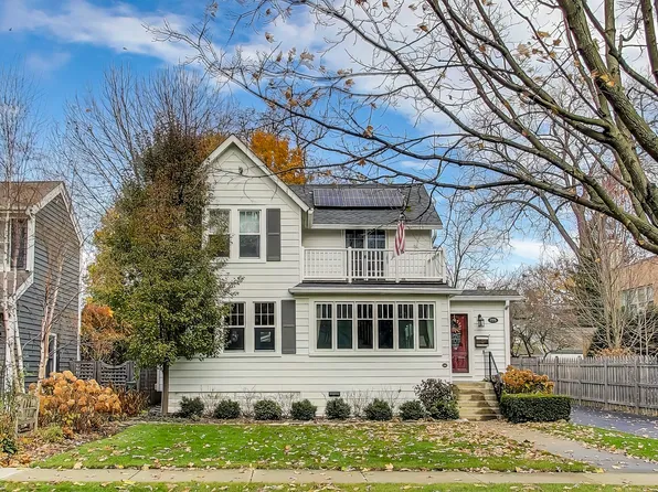 228 E Center Ave, Lake Bluff, IL 60044