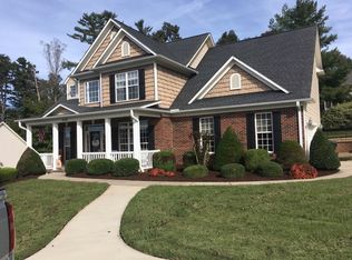 2570 Mahogany Ln, Hickory, NC 28602