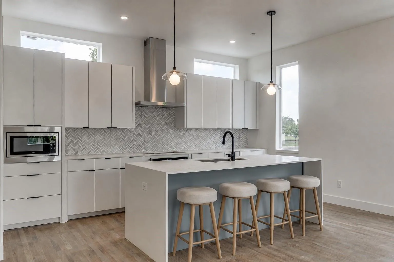 2 bed, 2.5 bath, 1759 sqft, $3,000 — Photo 1