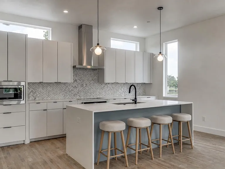 2915 Lucas Dr #105 — Photo 1