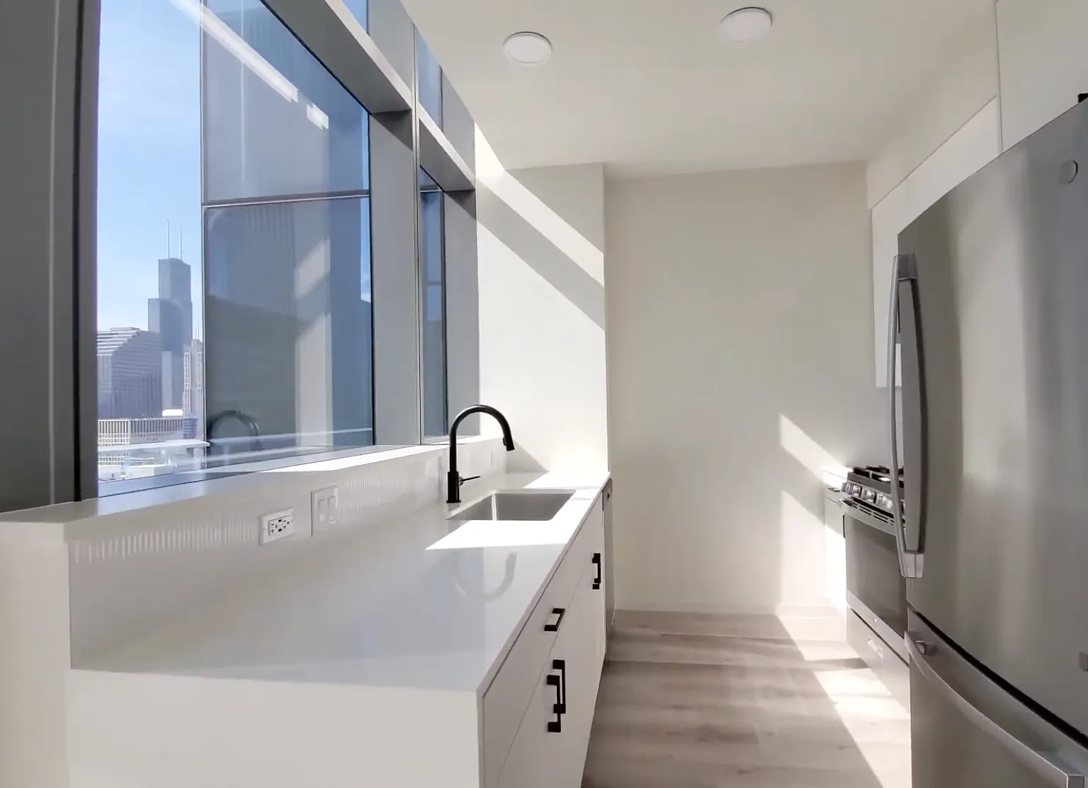 1 bed, 740 sqft, $3,450 — Photo 3