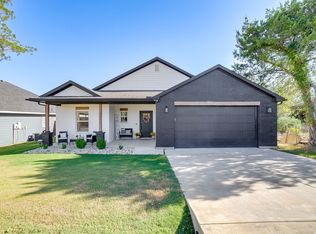 2217 Forest Hill Ln, Granbury, TX 76048