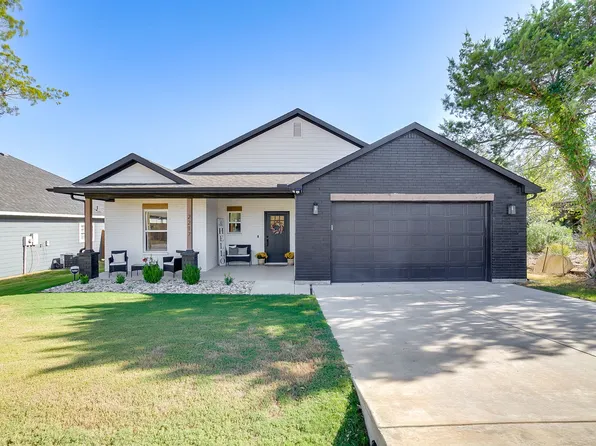 2217 Forest Hill Ln, Granbury, TX 76048