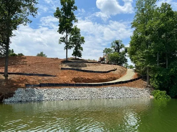 2 Morewood Rd, Hardy, VA 24101