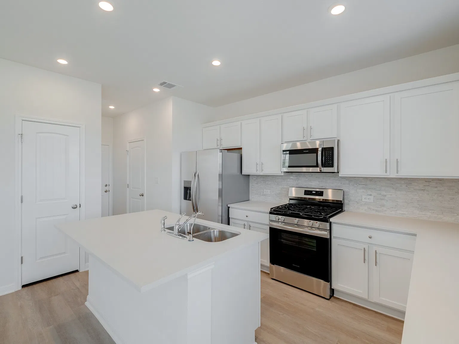 3 bed, 2.5 bath, 1517 sqft, $1,995 — Photo 4