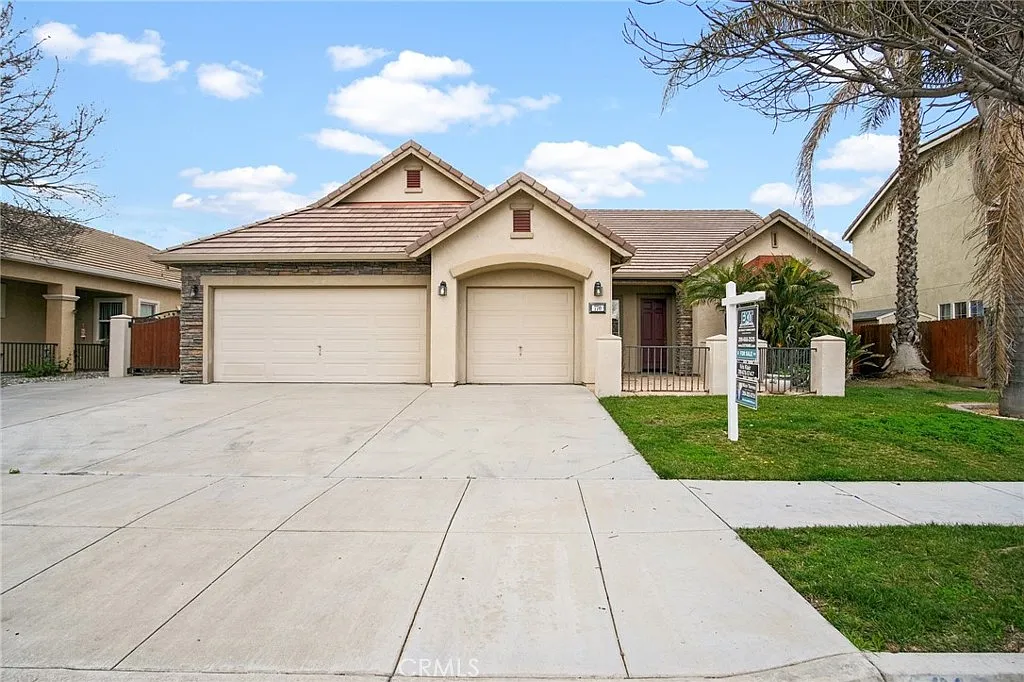 770 Sequoia Way photo 1