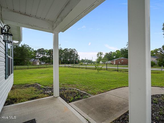 3rd image of 9508 Blake Circle NE