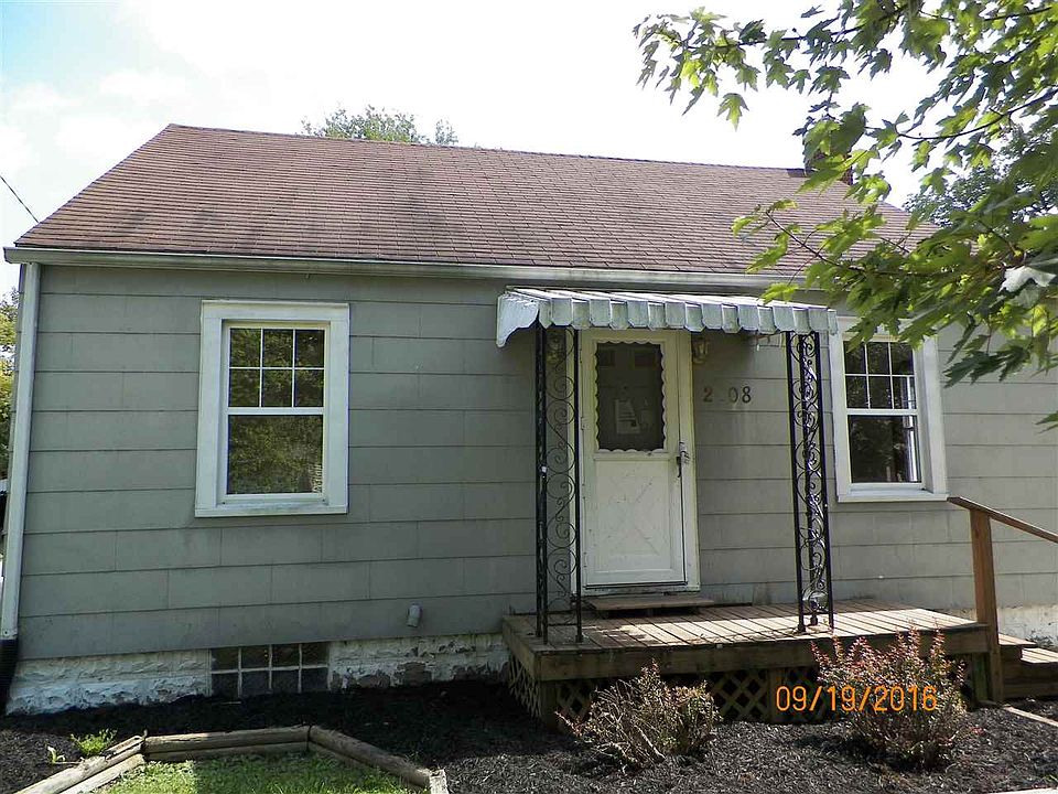 1st image of 2208 N Maplewood Ave