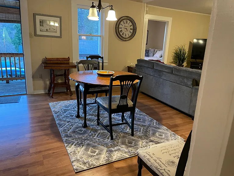 355 W Oak St — Photo 11
