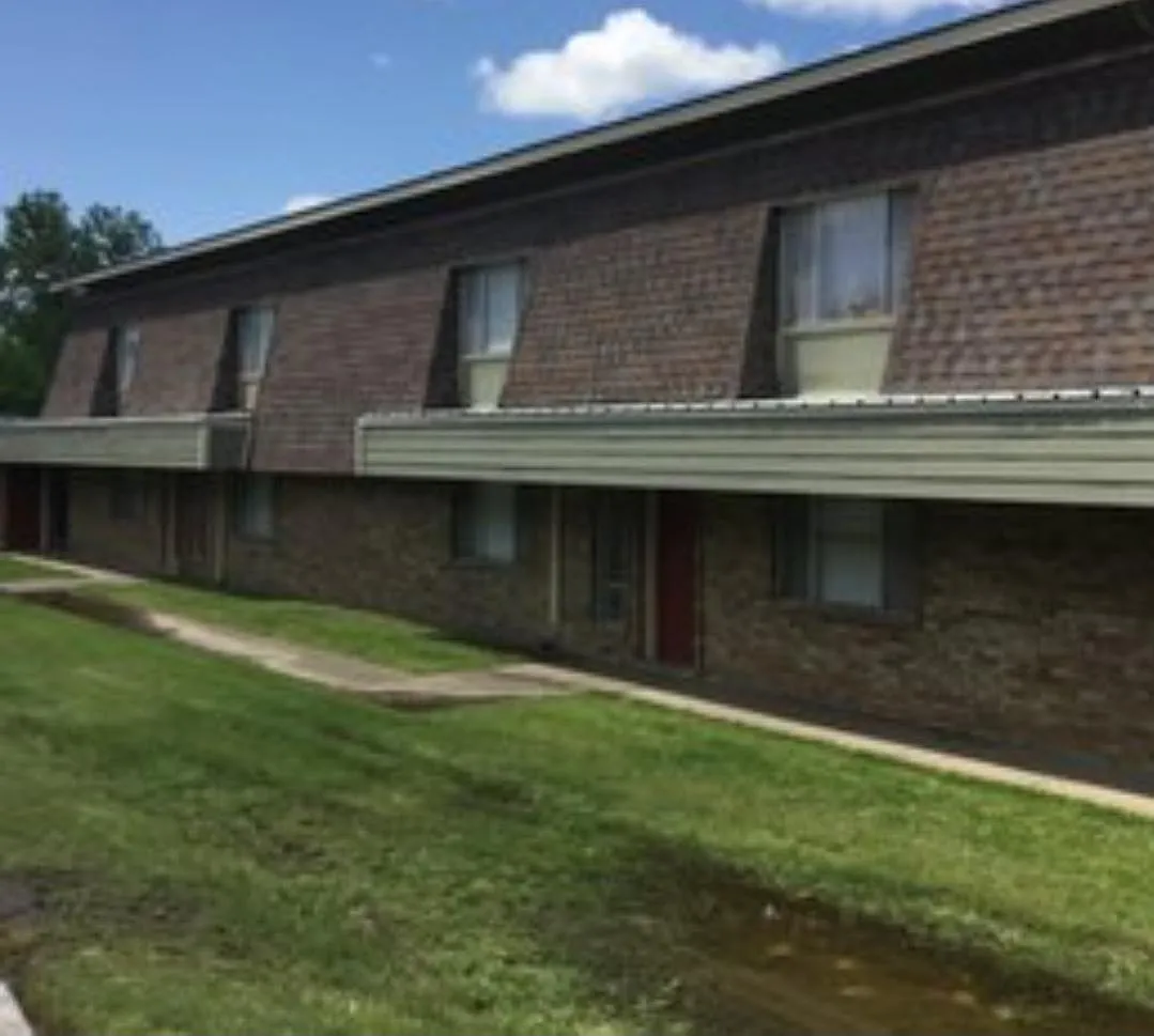 Hilltop Apartments — Photo 1