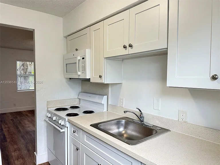 1821 Thomas St #2 — Photo 7