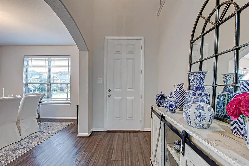 3 bed, 2.5 bath, 2636 sqft, $2,800 — Photo 4