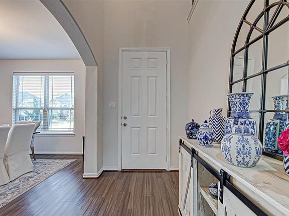 4th image of 23811 Via Viale Dr
