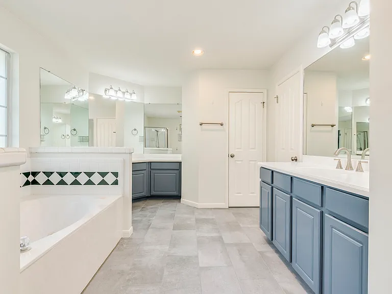 6911 Gentle Oak Dr — Photo 25