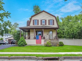 34 Armour Pl, Bergenfield, NJ 07621