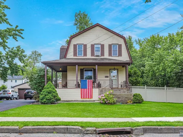 34 Armour Pl, Bergenfield, NJ 07621