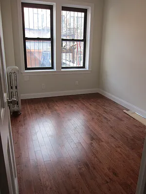 Rented by Realty 2000 Corp | media 147