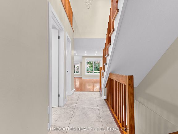3rd image of 2 Hackett St