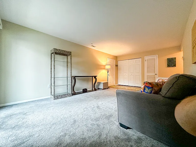 15 Scotch Pine Dr — Photo 5