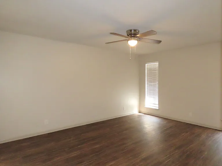 704 Kelli — Photo 20
