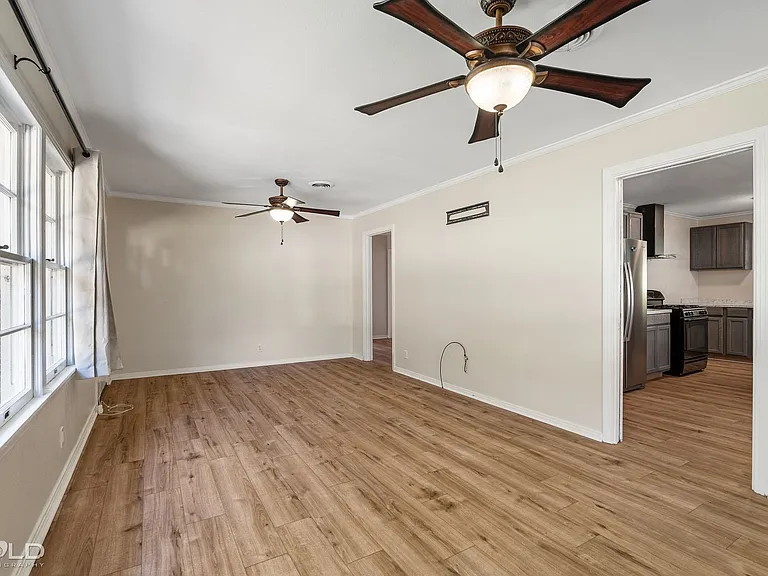 8920 Acacia Ln — Photo 3